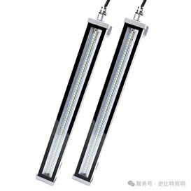 长期以来，多数工厂依赖卤素灯、金卤灯、荧光灯等传统照明设备，看似正常运转，却暗藏诸多生产痛点，悄悄消耗企业利润、拉低生产上限。高能耗、高损耗是最直观的问题。传统灯具发光效率低、能耗高，24小时不间断生产的车间，每年仅电费损耗就是一笔巨额开支；同时灯具光衰速度快、寿命短，需要频繁采购更换、停工检修，叠加高昂的人工运维成本，长期投入居高不下。一场灯光革命，照亮的不仅是车间的方寸工位，更是制造企业高质量发展的前行之路。用好每一束精准、节能、稳定的工业之光，方能沉淀细节实力，筑牢隐形竞争力，在行业竞争中